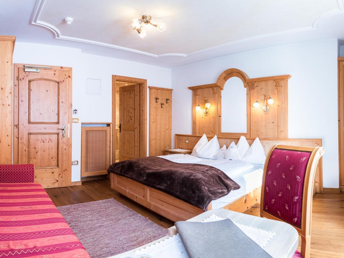 Garni Hotel Rosengarten B&B Сельва-ди-Валь-Гардена Экстерьер фото