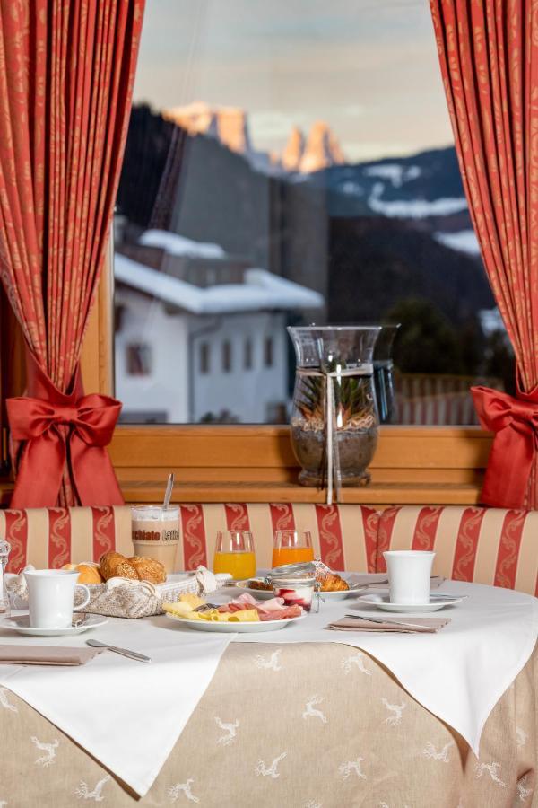 Garni Hotel Rosengarten B&B Сельва-ди-Валь-Гардена Экстерьер фото