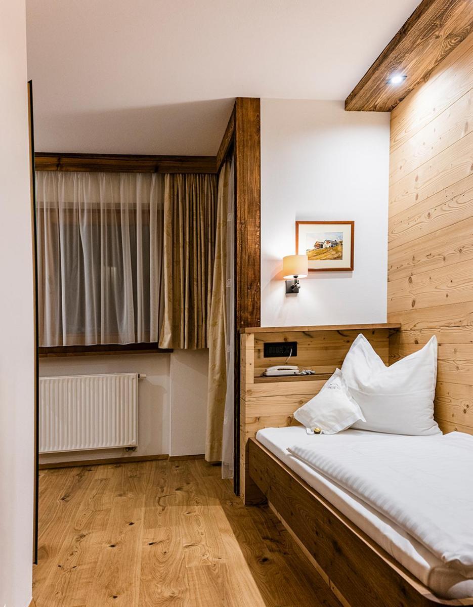Garni Hotel Rosengarten B&B Сельва-ди-Валь-Гардена Экстерьер фото