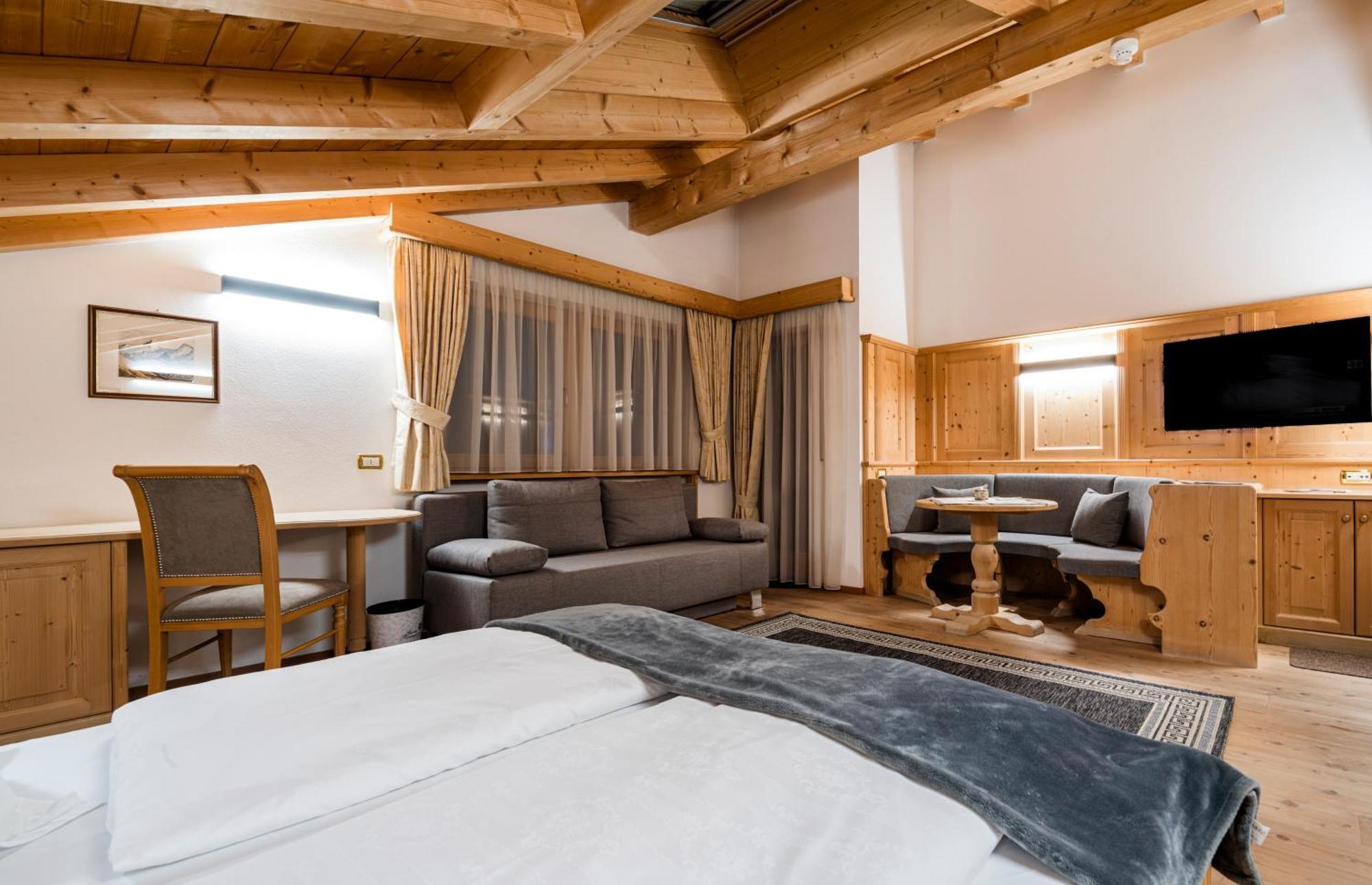 Garni Hotel Rosengarten B&B Сельва-ди-Валь-Гардена Экстерьер фото