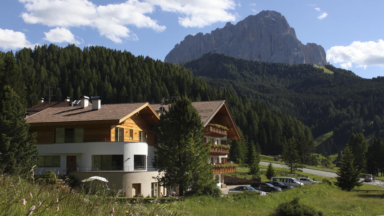Garni Hotel Rosengarten B&B Сельва-ди-Валь-Гардена Экстерьер фото